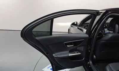 Mercedes-Benz C-Class 2023, 37679 км, за 23446.27 USD - фото 25
