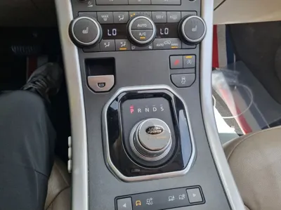 Land Rover Range Rover Evoque 2016, 158225 км, за 5724.7 USD - фото 10