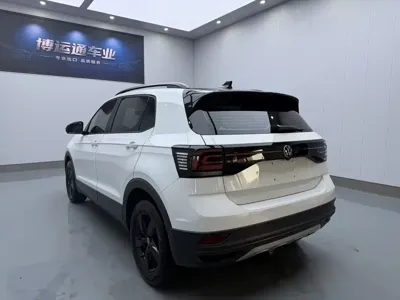 Volkswagen T-Cross 2023, 32000 км, за 13022.11 USD