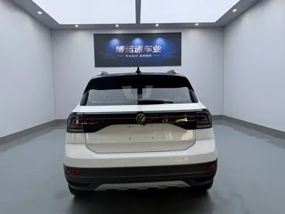 Volkswagen T-Cross 2023, 32000 км, за 13022.11 USD