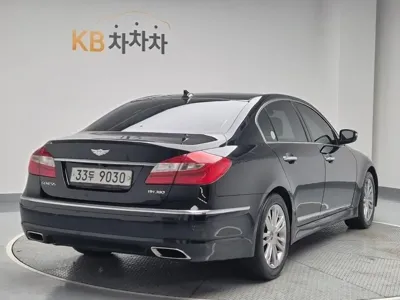 Hyundai Genesis 2012, 250000 км, за 1919.08 USD