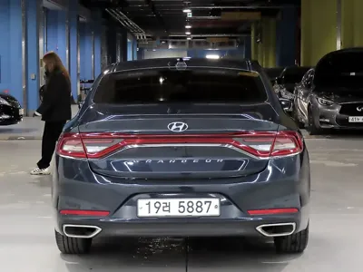 Hyundai Grandeur 2017, 53329 км, за 10174.61 USD