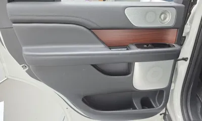 Lincoln Navigator 2021, 72727 км, за 31245.9 USD - фото 25