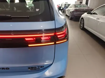 Volkswagen Tiguan L 2025, 4800 км, за 28024.55 USD - фото 8