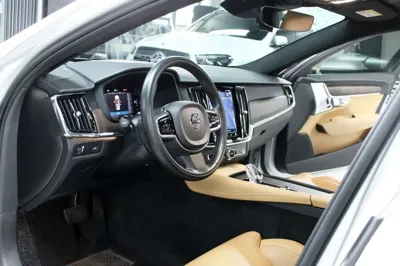 Volvo S90 2022, 42000 км, за 24395.03 USD - фото 8