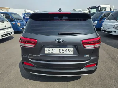 Kia Sorento 2016, 157300 км, за 8467.9 USD