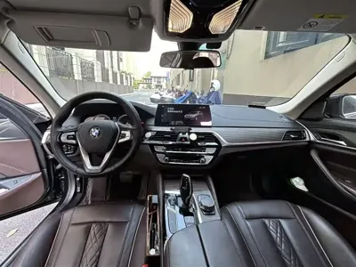 BMW 5 Series 2018, 100000 км, за 18444.89 USD