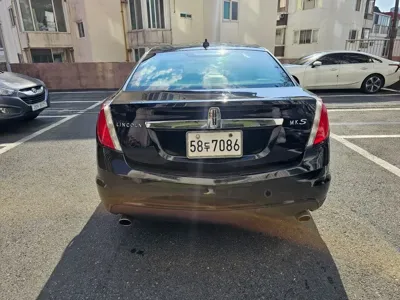 Lincoln MKS 2012, 190000 км, за 1962.72 USD