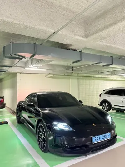 Porsche Taycan 2025, 16000 км, за 99652.1 USD