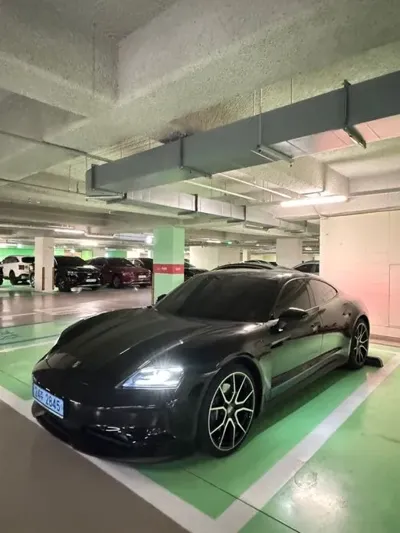 Porsche Taycan 2025, 16000 км, за 99652.1 USD