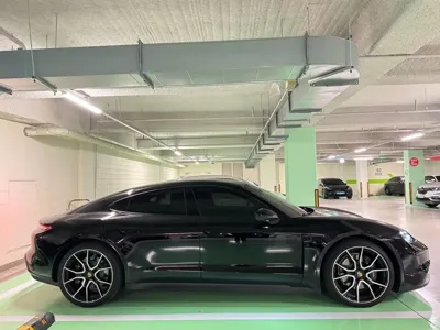 Porsche Taycan 2025, 16000 км, за 99652.1 USD