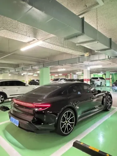 Porsche Taycan 2025, 16000 км, за 99652.1 USD