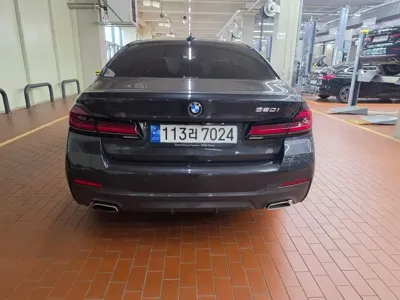BMW 5-Series 2022, 29909 км, за 24287.78 USD