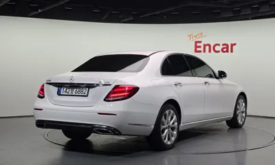 Mercedes-Benz E-Class 2017, 245956 км, за 9846.4 USD