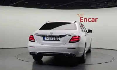 Mercedes-Benz E-Class 2017, 245956 км, за 9846.4 USD