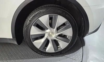 Tesla Model Y 2024, 81342 км, за 24937.64 USD - фото 21