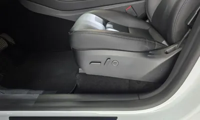 Tesla Model Y 2024, 81342 км, за 24937.64 USD - фото 28