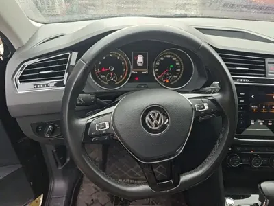 Volkswagen Tiguan L 2020, 72600 км, за 12404.11 USD - фото 17