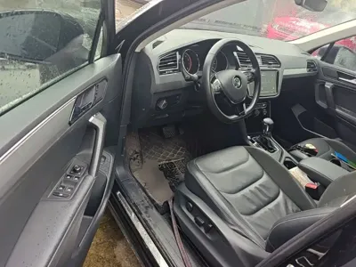 Volkswagen Tiguan L 2020, 72600 км, за 12404.11 USD - фото 23
