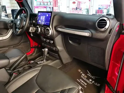 Jeep Wrangler 2017, 56000 км, за 23248.52 USD - фото 9