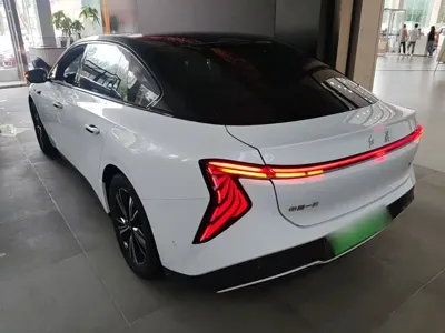 Hongqi Hongqi EH7 2024, 14700 км, за 17833.53 USD
