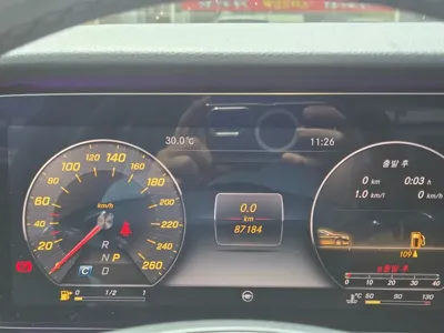 Mercedes-Benz E-Class 2017, 87186 км, за 12143.89 USD