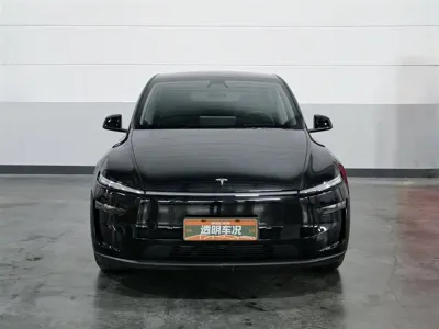 Tesla Model Y 2025, 13200 км, за 35446.63 USD