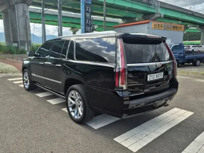 Cadillac Escalade 2017, 179081 км, за 24437.07 USD
