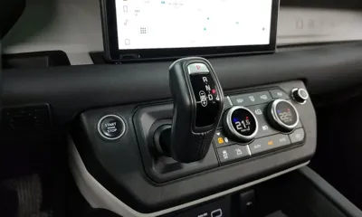 Land Rover Defender 2020, 94698 км, за 31203.27 USD - фото 9