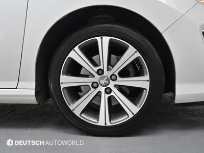 Peugeot 308 2014, 73635 км, за 9844.73 USD