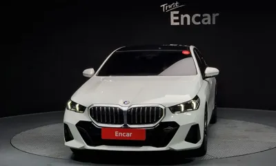 BMW 5-Series 2024, 21505 км, за 39158.91 USD