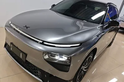 Xpeng G9 · 2022 год