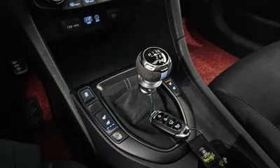 Hyundai Veloster 2019, 87956 км, за 11052.57 USD - фото 9