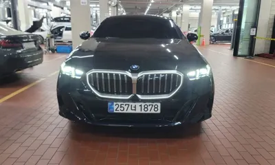 BMW 5-Series 2025, 17666 км, за 34453.61 USD