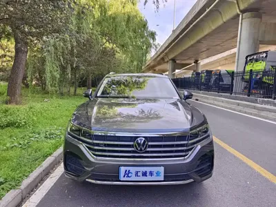 Volkswagen Touareg 2023, 31000 км, за 38882.53 USD
