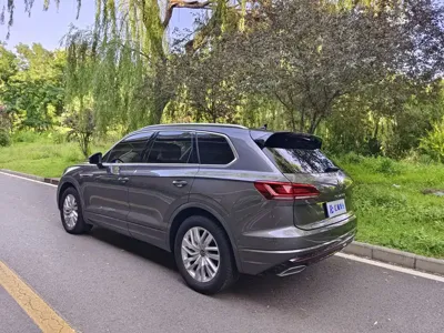 Volkswagen Touareg 2023, 31000 км, за 38882.53 USD