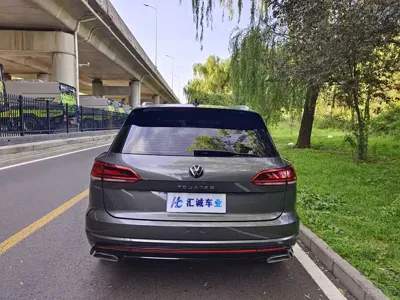 Volkswagen Touareg 2023, 31000 км, за 38882.53 USD