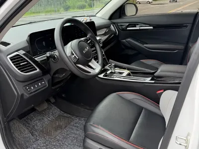 Kia Seltos 2023, 32000 км, за 15788.83 USD