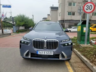 BMW X7 2023, 25000 км, за 74050.89 USD