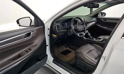 Hyundai Grandeur 2018, 159158 км, за 8261.78 USD - фото 10