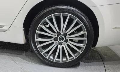 Kia K7 2010, 119831 км, за 1982.16 USD