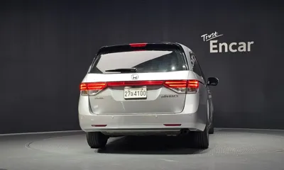 Honda Odyssey 2015, 193643 км, за 5382.7 USD