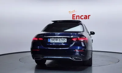 Mercedes-Benz E-Class 2022, 25405 км, за 28545.13 USD