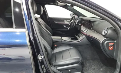 Mercedes-Benz E-Class 2022, 25405 км, за 28545.13 USD - фото 11