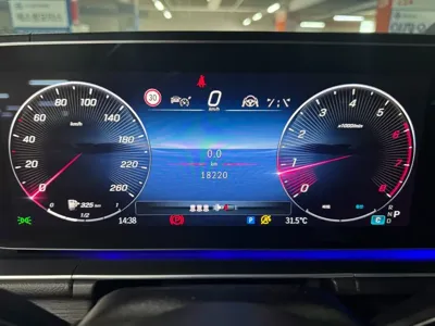 Mercedes-Benz GLE-Class 2025, 18000 км, за 68924.77 USD - фото 8