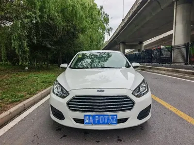 Ford Escort 2017, 83000 км, за 2766.28 USD