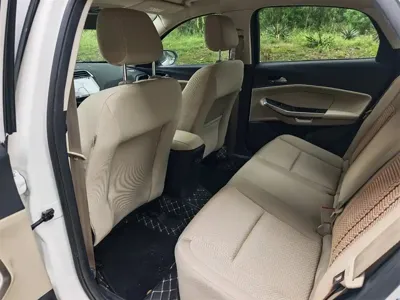Ford Escort 2017, 83000 км, за 2766.28 USD