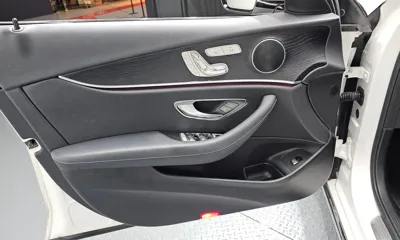 Mercedes-Benz E-Class 2017, 114834 км, за 11709.61 USD - фото 24