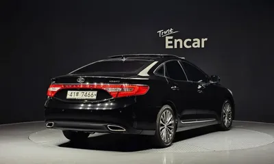 Hyundai Grandeur 2014, 144109 км, за 4269.57 USD