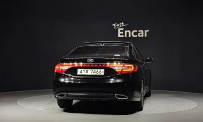 Hyundai Grandeur 2014, 144109 км, за 4269.57 USD